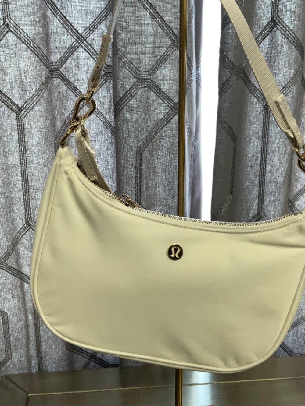 Lululemon City Essentials Small Shoulder Bag 3L in Light Ivory/Gold - Picture 7 of 7